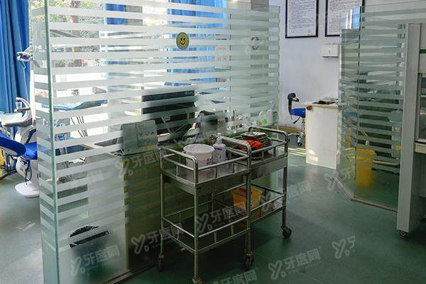 宣城市口腔医院诊室2