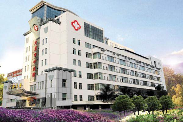 龙岩市中医院口腔科种植牙收费标准：单颗5080/半口5万/全口10万起