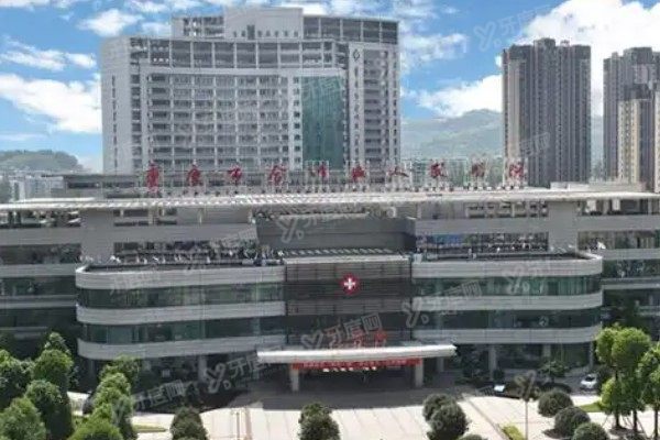 重庆市合川区人民医院口腔科矫正牙齿价格表：金属9890起/隐形16800起