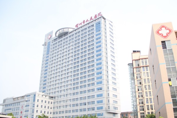 贺州市人民医院口腔科种植牙价格表：一颗7500起/半口全口2.5万起