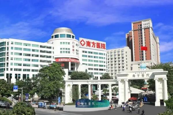 南方医科大学南方医院口腔科牙齿矫正价格表：金属6000起/陶瓷9800起