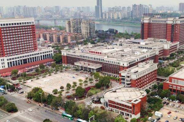 株洲市中心医院口腔科怎么样？是正规三甲机构，种植正畸技术好医生实力强