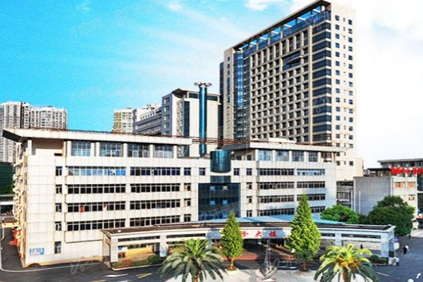 吉安市中心人民医院口腔科种植牙价格表：一颗3680起/半口全口3.6万起