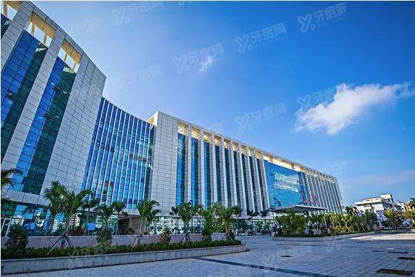 海南省人民医院眼科价格表：近视手术12700起/白内障手术4300起