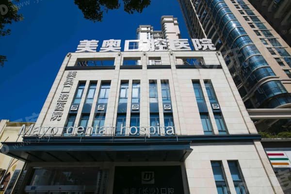 长沙美奥口腔医院李杰医生正畸怎么样？微笑美学设计避“整齐显老”误区