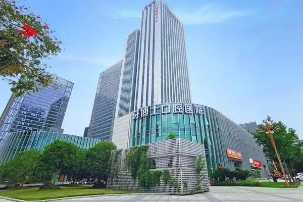 贵阳牙博士口腔医院种植牙医生名单：张俊、叶竹松等老专家亲操！种牙价格公开不怕比