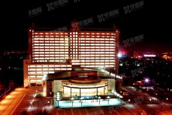 天津市人民医院眼科收费标准：近视矫正15900/青光眼2625/白内障6800/角膜塑形镜4250元起.jpg