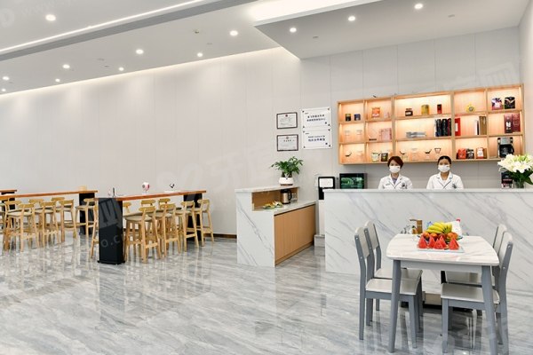 东莞视峰眼科医院收费标准表:全飞秒15200|半飞秒8800|全激光7200元起 东莞视峰眼科医院收费标准表:全飞秒15200|半飞秒8800|全激光7200元起