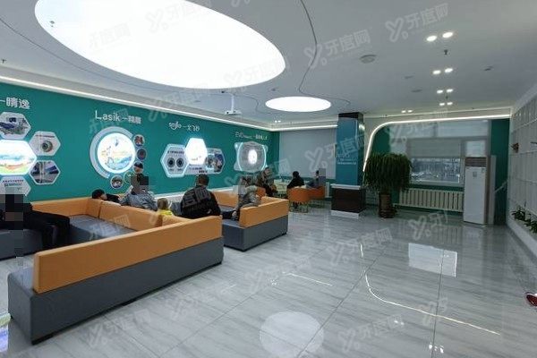 齐齐哈尔爱尔眼科医院二楼休息处