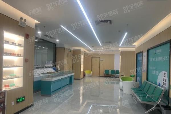 广州华厦维尔视眼科门诊部配镜区