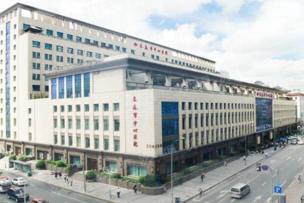 长春市中心医院眼科价格表：近视手术11800起/白内障手术7800起/青光眼3200起