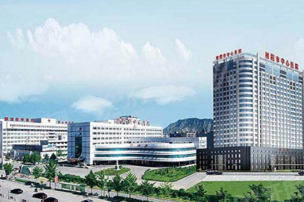 朝阳市中心医院眼科近视手术多少钱？飞秒激光12500+/晶体植入31000元起