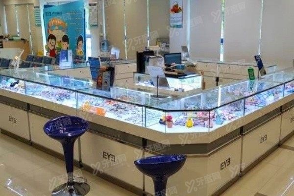 龙岩爱尔眼科医院配镜区