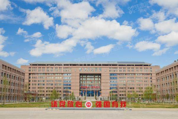 新疆医科大学第六附属医院眼科白内障手术多少钱?4200~13500元起