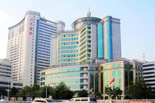 武汉大学人民医院白内障手术费用（单焦5000+/多焦8000+）及预约电话公布