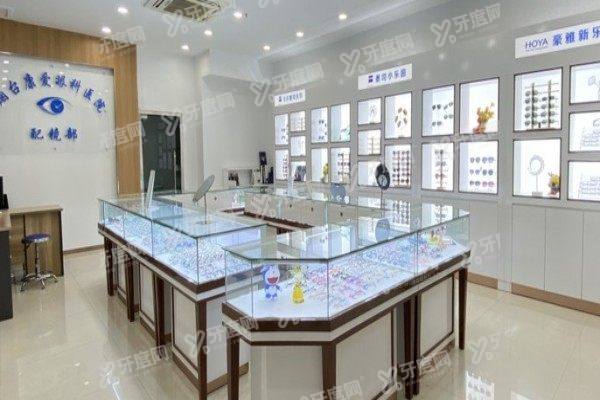yanke.yadoo.cn烟台华厦眼科医院近视手术价格3.jpg
