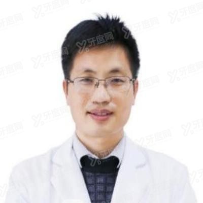 何锦泉