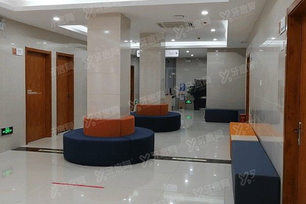 聊城华厦眼科医院院长是谁?院长任春慧/副院长于瑞云是白内障屈光手术技术标杆.jpg