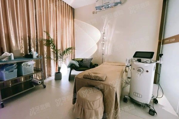 广州壹加壹美容医院诊疗室