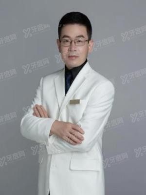 梅够明