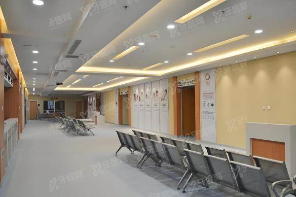 衡水爱尔眼科配眼镜贵吗？不贵，2025全新价格：普通镜片200起,OK镜8000+2