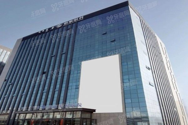2025呼和浩特朝聚眼科医院价格表:近视手术1万起/白内障2千起,专家韩晶岩推荐!