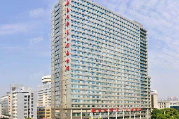 2025南昌大学第二附属医院眼科价格表:近视手术9800元起/白内障5000元起!
