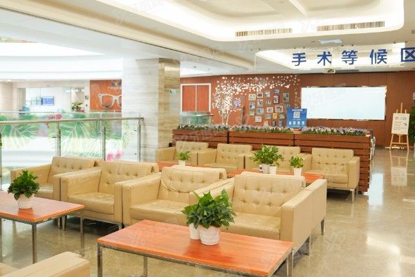 广州爱尔眼科医院熊露医生怎么样?技术高超+ICL手术经验非常丰富+口碑好.jpg