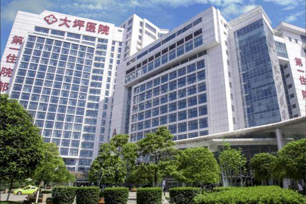 重庆大坪医院眼科专家名单:叶剑教授坐诊+预约挂号指南+真实水平大揭秘