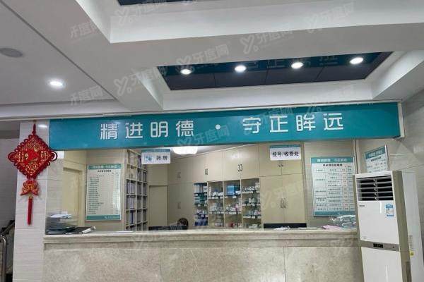 海口国爱眼科医院晶体植入价格表