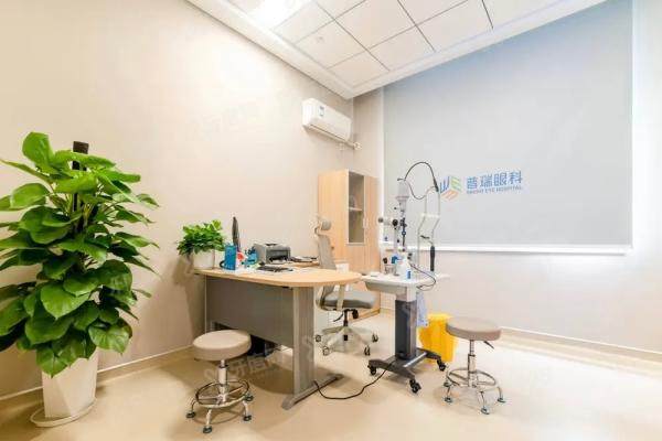 合肥普瑞眼科医院做晶体植入多少钱