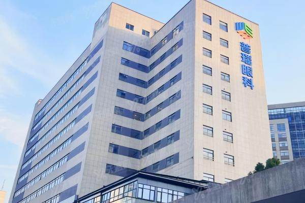 刘泉医生半飞秒手术怎么样.jpg