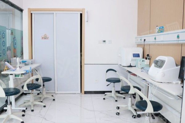 潍坊明润眼科医院晶体植入医生介绍