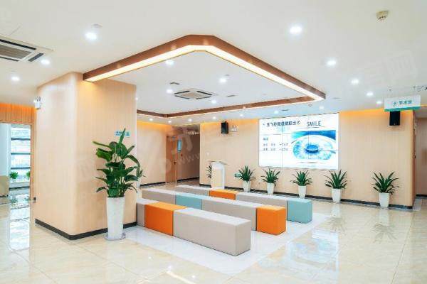 杭州茗视佳眼科杨亚波医生怎么样？资 深专 家精 研近视手术，价格透明，一键预约！2