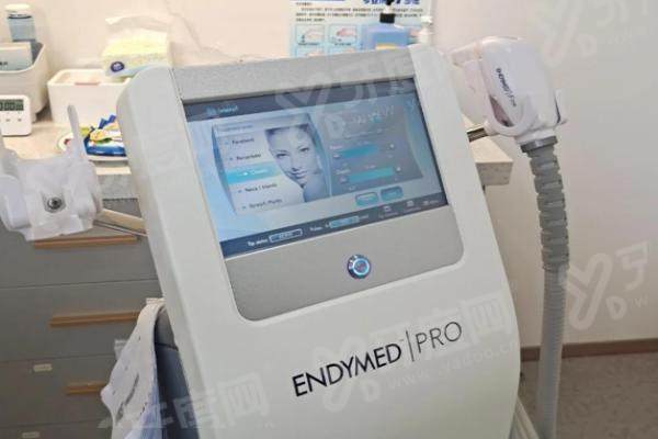 半岛第五代黄金微针多少钱？单次全脸4800 - 8800元起，它的功效竟能改善痤疮疤痕、提拉紧致肌肤，太牛啦！