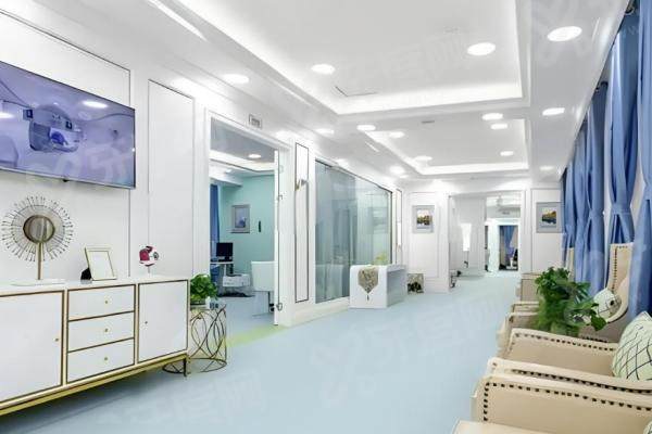 成都佰视佳眼科医院靠谱吗？高精度激光技术+赵小虎医生亲诊，价目表透明无隐形消费