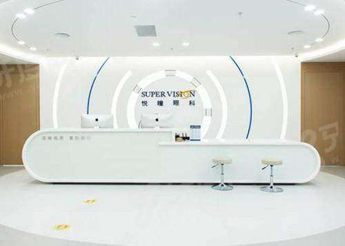 深圳悦瞳眼科是正规医院，医生强口碑好且价格不贵，地址在南山区