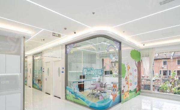 汇总上海宝山摩尔口腔地址电话：地址宝山区逸仙路，附地址电话+种植矫正价格表