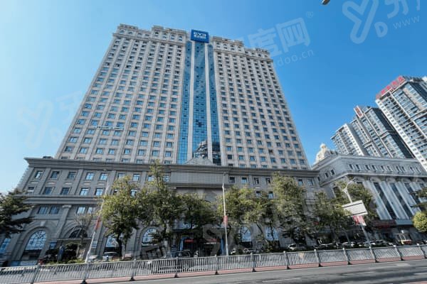 南宁爱尔眼科医院近视手术哪个医生好？朱良勇擅复杂病例，郑茜匀精ICL，刘伟民长近视防控！