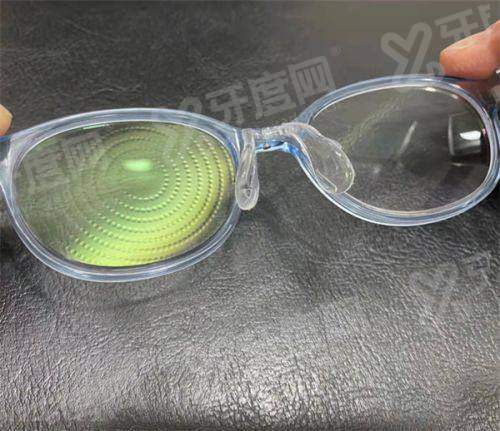 爱尔眼科医院做义眼多少钱？换义眼1k/手术3k/材料费2k元起