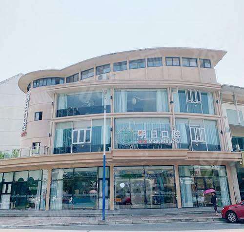 常熟明日口腔营业时间：8:00-19:30，地址在绿山路37-43号