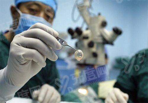 先天性高度近视可以做晶体植入吗？600-2000度人群适用，1.8万起！