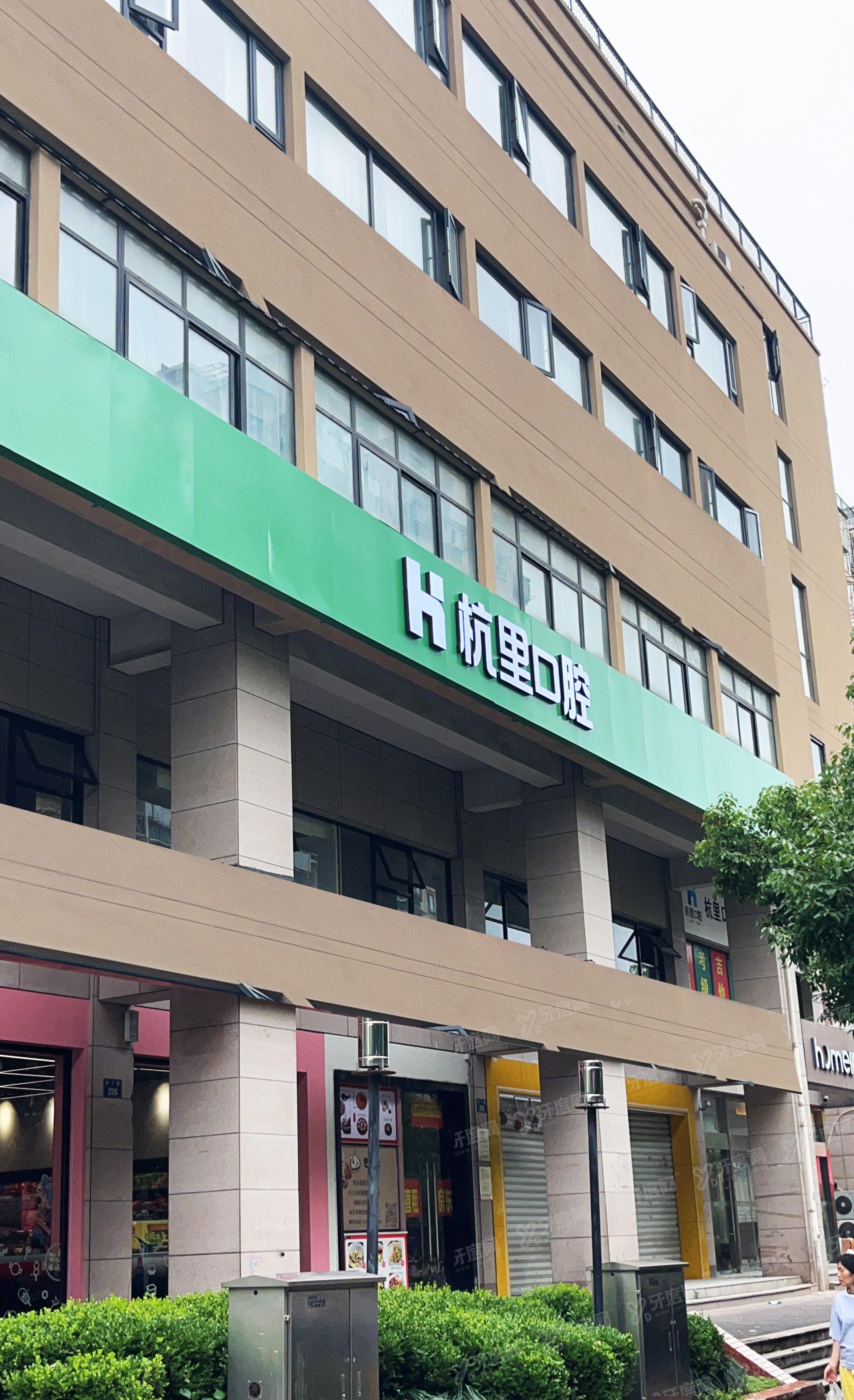 杭州杭里口腔正规吗？正规医院口碑好，种植矫正技术靠谱价格不贵