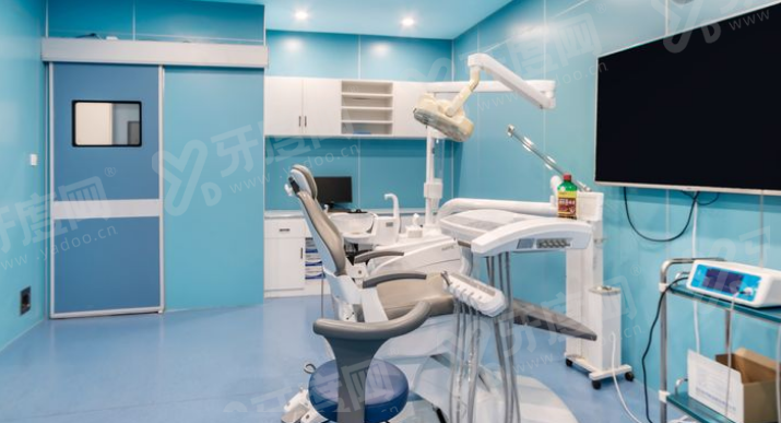 2026乐东微笑口腔医院价格表：种植牙3980元起/矫正9800元起附地址