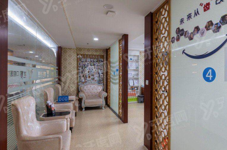 泉州美特欣口腔种植牙多少钱？首颗 888 元起，牛浩医生擅长疑难种植，甜伊严选小程序一键了解详情