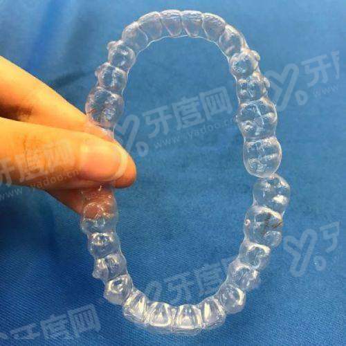 二、天牙口腔医院种牙总院怎么约?用法定小程序锁档期yanke.yadoo.cn