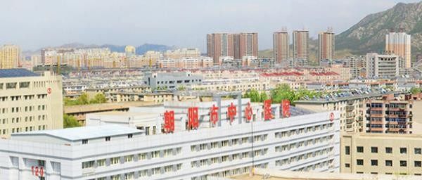 朝阳市中心医院口腔科收费标准：洗牙220元起|拔牙350元起|拔智齿580元起.jpg