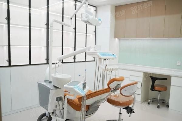 深圳港龙医院口腔科种植牙价格表www.yadoo.cn20240925802793.jpg