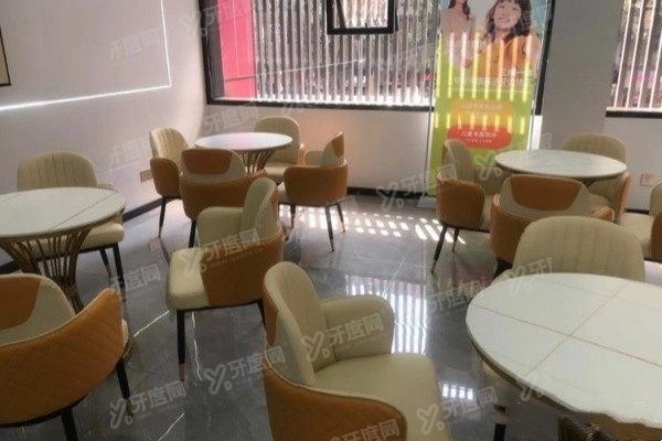 南充莱丁堡口腔医院种植牙收费标准www.zgszw.com