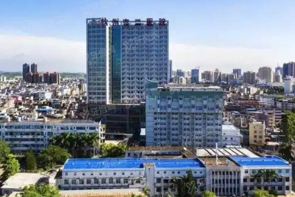 钦州市第二人民医院口腔科矫正牙齿价格表www.yadoo.cn